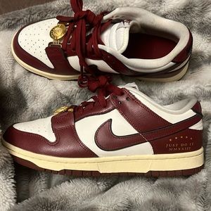 nike dunks 8.5 worn once , nothing wrong with them